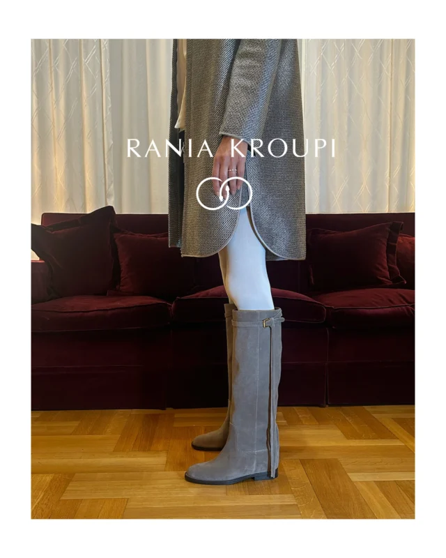 A M A Z O N  A L T A  B o o t s

Inspired by the glorious female tribe of women riders and warriots

High suede leather boots  with internal plateau, playful tassels and leather sole. 

Your ultimate  stylised and comfy boots

Dare to reveal your internal Amazon! 

#raniakroupiluxuryshoes 
# raniakroupishoes #amazon
#boots #bootskuwait  #kolonaki #athens #greekdesigner